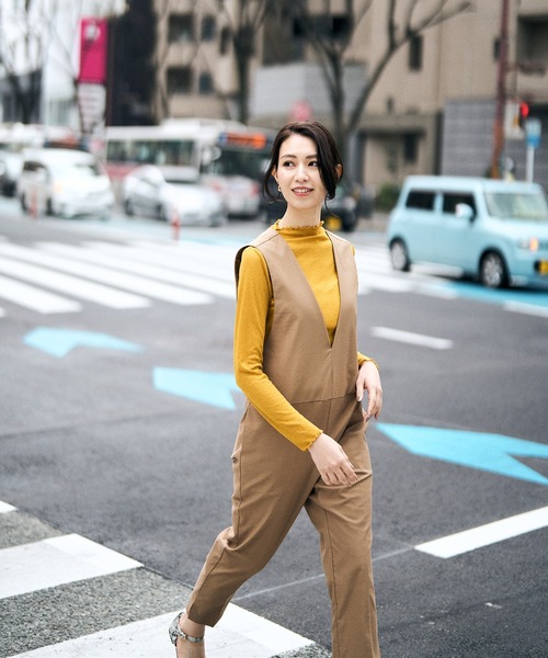 HERENCIA(ヘレンチア)の「Vネック テーパード P/C/Lサロペット(サロペット/オーバーオール・レディース・ベージュ/ブラック・MEDIUM)」の8枚目の写真