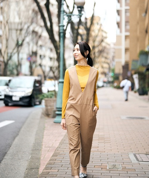HERENCIA(ヘレンチア)の「Vネック テーパード P/C/Lサロペット(サロペット/オーバーオール・レディース・ベージュ/ブラック・MEDIUM)」の7枚目の写真