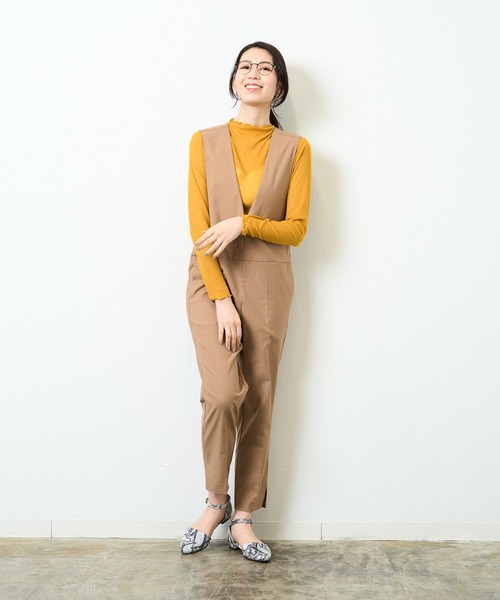 HERENCIA(ヘレンチア)の「Vネック テーパード P/C/Lサロペット(サロペット/オーバーオール・レディース・ベージュ/ブラック・MEDIUM)」の15枚目の写真