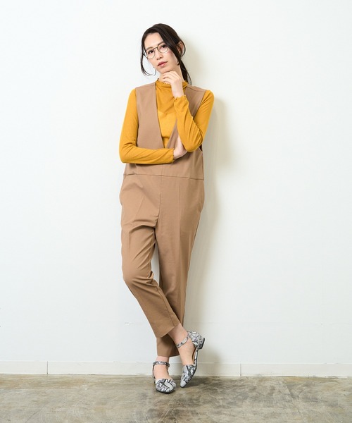 HERENCIA(ヘレンチア)の「Vネック テーパード P/C/Lサロペット(サロペット/オーバーオール・レディース・ベージュ/ブラック・MEDIUM)」の16枚目の写真