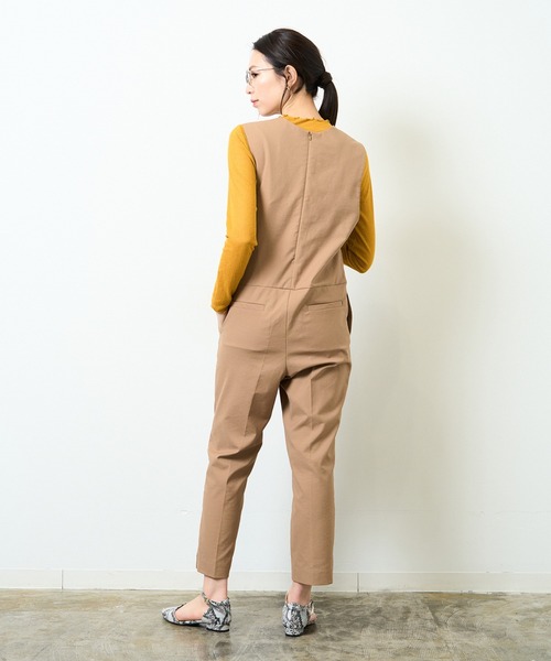 HERENCIA(ヘレンチア)の「Vネック テーパード P/C/Lサロペット(サロペット/オーバーオール・レディース・ベージュ/ブラック・MEDIUM)」の18枚目の写真