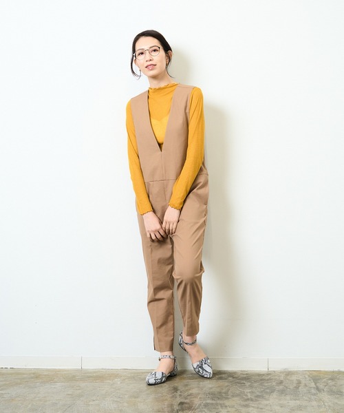 HERENCIA(ヘレンチア)の「Vネック テーパード P/C/Lサロペット(サロペット/オーバーオール・レディース・ベージュ/ブラック・MEDIUM)」の17枚目の写真