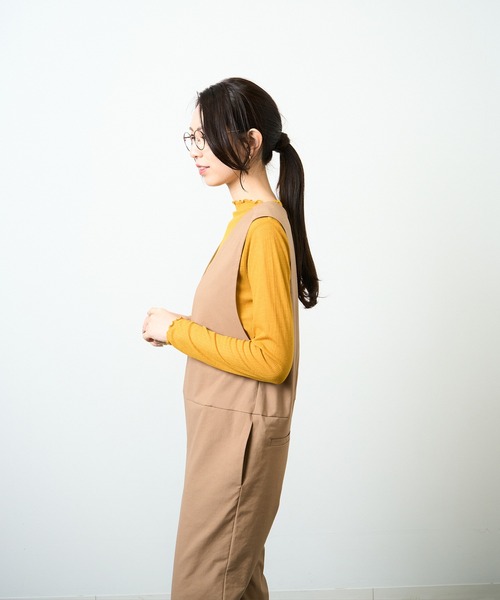 HERENCIA(ヘレンチア)の「Vネック テーパード P/C/Lサロペット(サロペット/オーバーオール・レディース・ベージュ/ブラック・MEDIUM)」の13枚目の写真