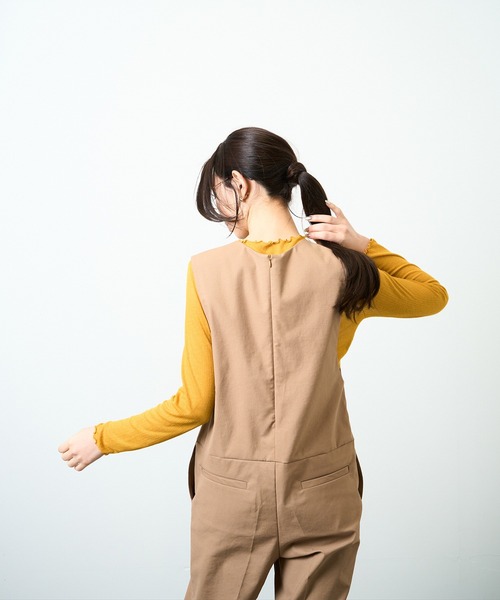 HERENCIA(ヘレンチア)の「Vネック テーパード P/C/Lサロペット(サロペット/オーバーオール・レディース・ベージュ/ブラック・MEDIUM)」の14枚目の写真