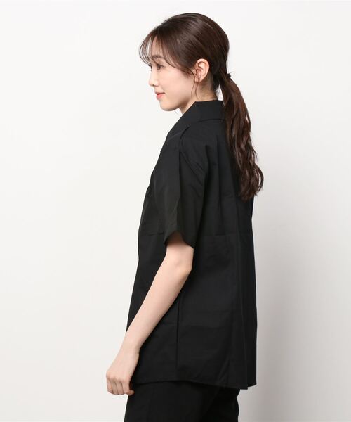 WC(ダブル シー)の「無地半袖シャツ(シャツ/ブラウス・レディース・ホワイト/ブラック・FREE)」の3枚目の写真
