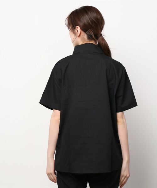 WC(ダブル シー)の「無地半袖シャツ(シャツ/ブラウス・レディース・ホワイト/ブラック・FREE)」の4枚目の写真