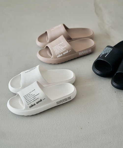 niko and...（ニコアンド）の「オリジナルニコロゴシャワーサンダル（サンダル・レディース・ホワイト/グレー/ブラック・MEDIUM/LARGE）」の6枚目の写真