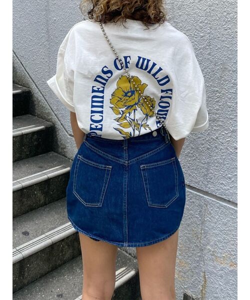 jouetie（ジュエティ）の「バックフラワーロゴBIGT（Tシャツ/カットソー・レディース・ブラック/パープル/オフホワイト/ピンク・MEDIUM）」の2枚目の写真