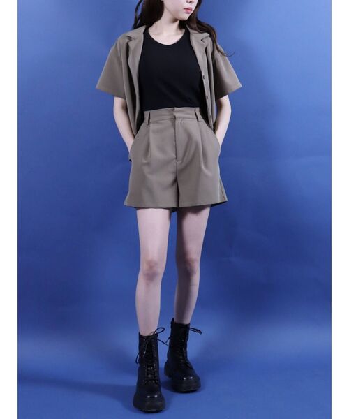 EVRIS（エヴリス）の「タックショートパンツ【セットアップ着用可能】（その他パンツ・レディース・ブラック/ベージュ/ネイビー・SMALL/MEDIUM）」の20枚目の写真