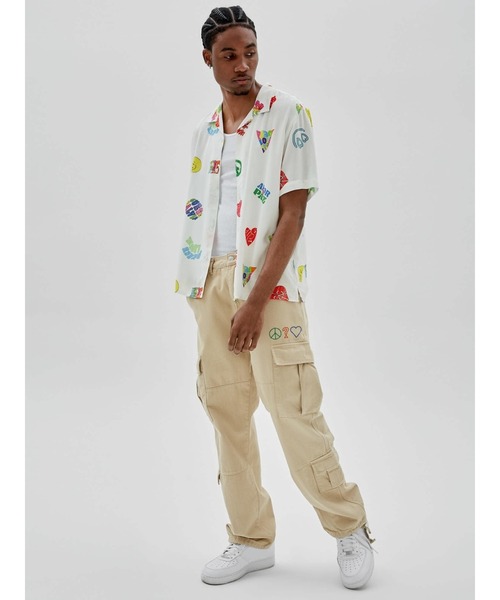 Guess(ゲス)の「GUESS Originals x J Balvin Love Camp Shirt(シャツ/ブラウス・メンズ・ホワイト・MEDIUM/LARGE/X-LARGE/SMALL)」の5枚目の写真