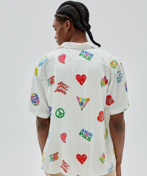 Guess(ゲス)の「GUESS Originals x J Balvin Love Camp Shirt(シャツ/ブラウス・メンズ・ホワイト・MEDIUM/LARGE/X-LARGE/SMALL)」の2枚目の写真