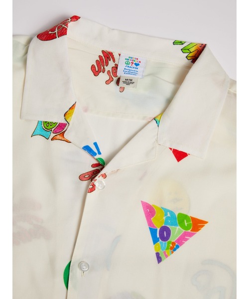 Guess(ゲス)の「GUESS Originals x J Balvin Love Camp Shirt(シャツ/ブラウス・メンズ・ホワイト・MEDIUM/LARGE/X-LARGE/SMALL)」の4枚目の写真