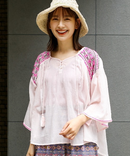 チチカカ（チチカカ）の「ヨーク刺繍ラウンドプルオーバー（シャツ/ブラウス・レディース・ピンク/イエロー/ブルー/グリーン・FREE）」の4枚目の写真