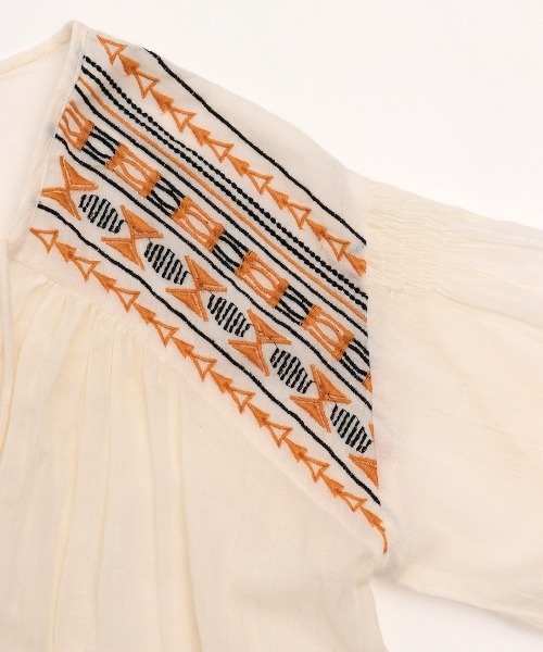 チチカカ（チチカカ）の「ヨーク刺繍ラウンドプルオーバー（シャツ/ブラウス・レディース・ピンク/イエロー/ブルー/グリーン・FREE）」の6枚目の写真