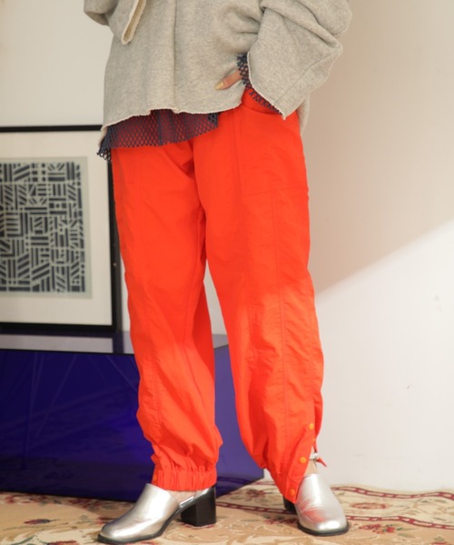 CREOLME(クレオルム)の「(CREOLME)ナイロントラックパンツ(その他パンツ・レディース・レッド/グリーン/ホワイト系その他・SMALL/MEDIUM)」の1枚目の写真