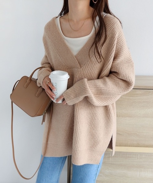 andme(アンドミー)の「片畦Vネックニットトップス(ニット/セーター・レディース・ブラック/ベージュ/グレー/オフホワイト/ピンク/オレンジ/ライム/グレイッシュベージュ/ブルー/ブラウン・M)」の5枚目の写真