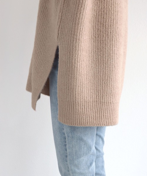 andme(アンドミー)の「片畦Vネックニットトップス(ニット/セーター・レディース・ブラック/ベージュ/グレー/オフホワイト/ピンク/オレンジ/ライム/グレイッシュベージュ/ブルー/ブラウン・M)」の16枚目の写真