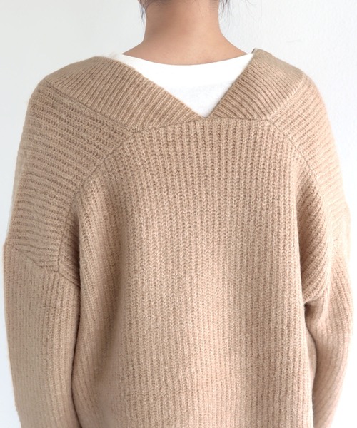 andme(アンドミー)の「片畦Vネックニットトップス(ニット/セーター・レディース・ブラック/ベージュ/グレー/オフホワイト/ピンク/オレンジ/ライム/グレイッシュベージュ/ブルー/ブラウン・M)」の19枚目の写真