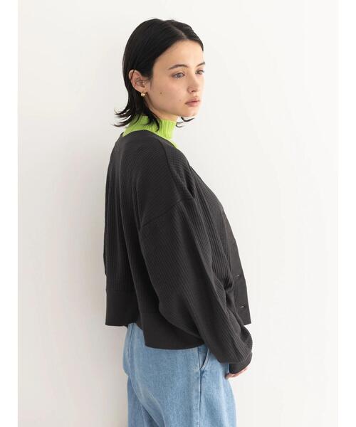 koe(コエ)の「ビッグワッフル袖ボリュームカーディガン(カーディガン/ボレロ・レディース・キャメル/グリーン/ナチュラル/チャコールグレー・FREE)」の8枚目の写真
