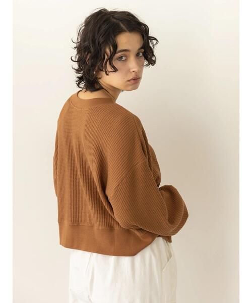 koe(コエ)の「ビッグワッフル袖ボリュームカーディガン(カーディガン/ボレロ・レディース・キャメル/グリーン/ナチュラル/チャコールグレー・FREE)」の19枚目の写真