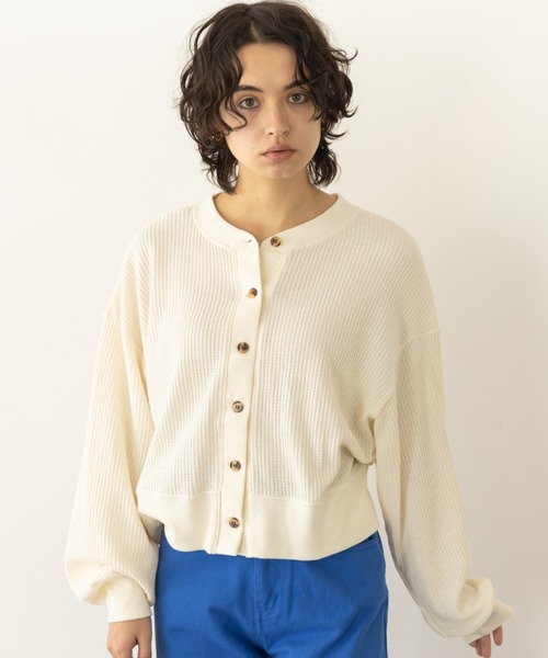 koe(コエ)の「ビッグワッフル袖ボリュームカーディガン(カーディガン/ボレロ・レディース・キャメル/グリーン/ナチュラル/チャコールグレー・FREE)」の3枚目の写真