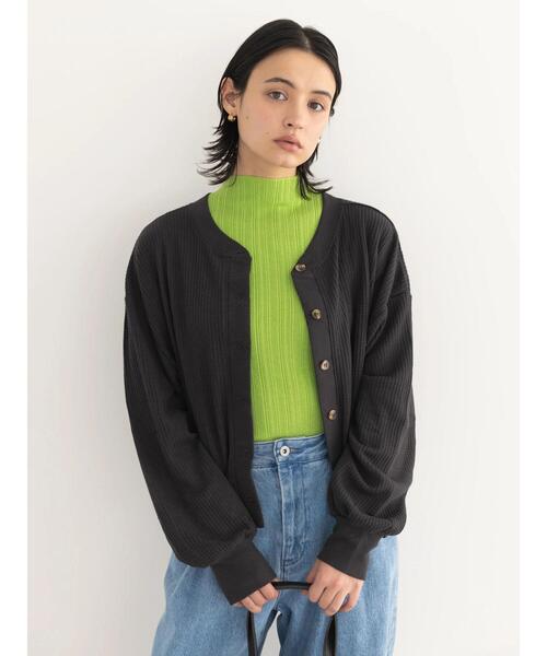 koe(コエ)の「ビッグワッフル袖ボリュームカーディガン(カーディガン/ボレロ・レディース・キャメル/グリーン/ナチュラル/チャコールグレー・FREE)」の2枚目の写真