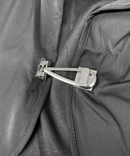 LVEU.(ラブユ.)の「Design hook cropped shirt jacket / デザインフッククロップドシャツジャケット(シャツ/ブラウス・レディース・ブラック・FREE)」の11枚目の写真