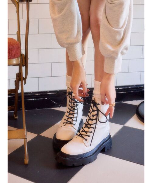 EVRIS（エヴリス）の「インソールワークブーツ（ブーツ・レディース・ブラック/ホワイト・SMALL/MEDIUM/LARGE）」の2枚目の写真