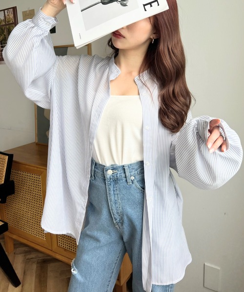 moment+（モーメントプラス）の「シアーストライプバンドカラーボリュームスリーブシャツ（シャツ/ブラウス・レディース・ブラック/ピンク/グリーン/ネイビー・M）」の3枚目の写真