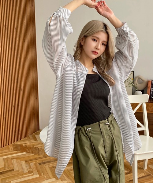 moment+（モーメントプラス）の「シアーストライプバンドカラーボリュームスリーブシャツ（シャツ/ブラウス・レディース・ブラック/ピンク/グリーン/ネイビー・M）」の9枚目の写真