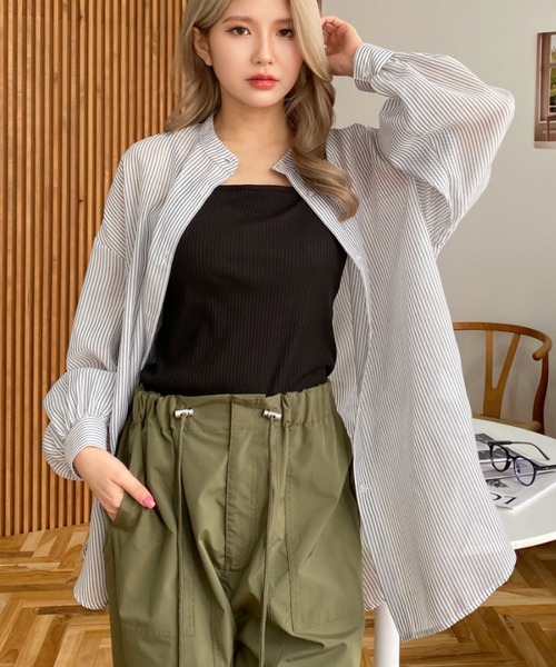 moment+（モーメントプラス）の「シアーストライプバンドカラーボリュームスリーブシャツ（シャツ/ブラウス・レディース・ブラック/ピンク/グリーン/ネイビー・M）」の5枚目の写真