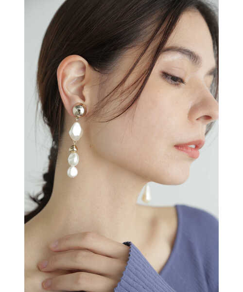 JILL STUART（ジルスチュアート）の「◆アシンメトリーパールイヤリング（イヤリング・レディース・ホワイト・ﾌﾘ-）」の6枚目の写真