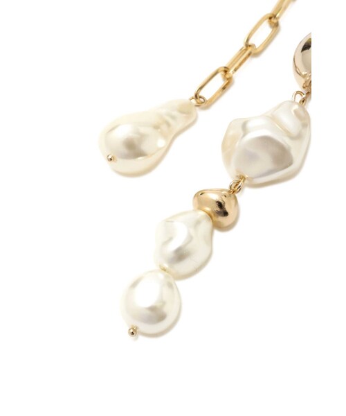 JILL STUART（ジルスチュアート）の「◆アシンメトリーパールイヤリング（イヤリング・レディース・ホワイト・ﾌﾘ-）」の8枚目の写真