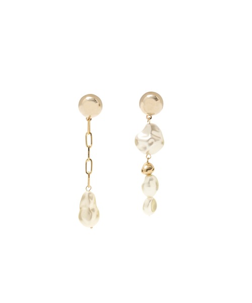 JILL STUART（ジルスチュアート）の「◆アシンメトリーパールイヤリング（イヤリング・レディース・ホワイト・ﾌﾘ-）」の2枚目の写真