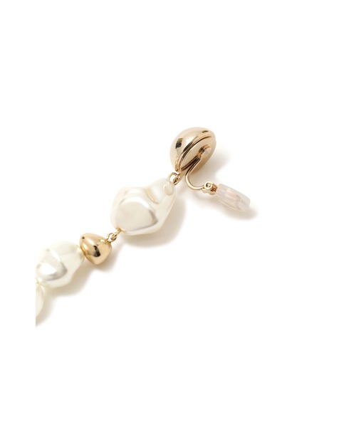 JILL STUART（ジルスチュアート）の「◆アシンメトリーパールイヤリング（イヤリング・レディース・ホワイト・ﾌﾘ-）」の5枚目の写真