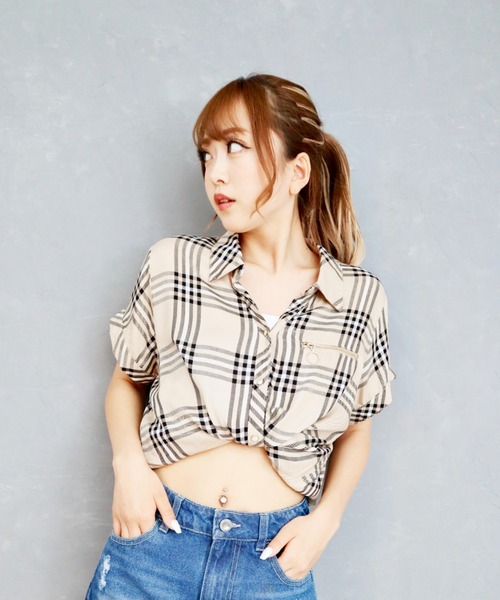 CECIL McBEE（セシルマクビー）の「胸ZIPチェック半袖シャツ（シャツ/ブラウス・レディース・グリーン/ブラック/ベージュ/レッド・MEDIUM/LARGE）」の3枚目の写真