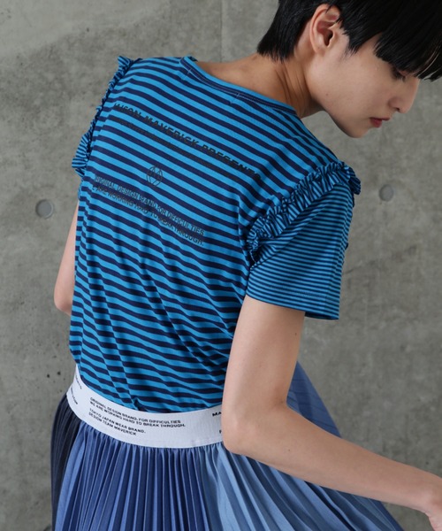 MAISON MAVERICK PRESENTS(メゾンマベリックプレゼンツ)の「(MAISON MAVERICK PRESENTS)フリルボーダーTシャツ(Tシャツ/カットソー・レディース・ブルー/ブラック・FREE)」の2枚目の写真