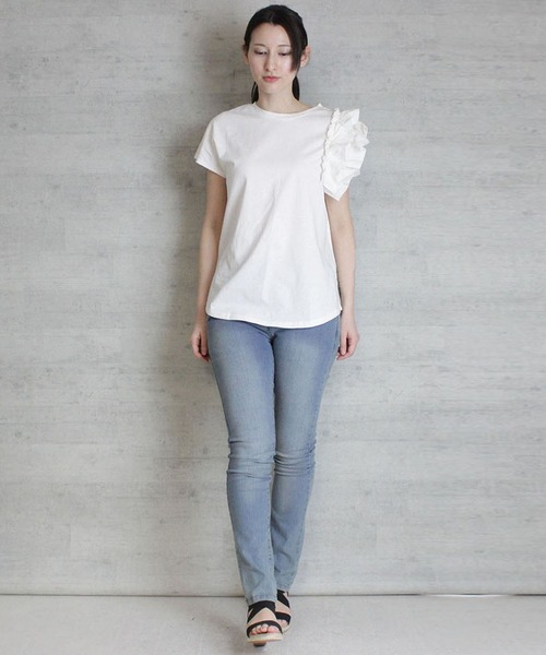 atONE(アットワン)の「atONE 片袖フリル デザインカットソー 半袖(Tシャツ/カットソー・レディース・ピンクベージュ/ブラック/ホワイト・4L~5L/M-L/LL~3L)」の9枚目の写真