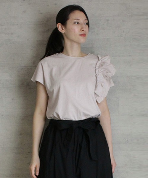 atONE(アットワン)の「atONE 片袖フリル デザインカットソー 半袖(Tシャツ/カットソー・レディース・ピンクベージュ/ブラック/ホワイト・4L~5L/M-L/LL~3L)」の18枚目の写真