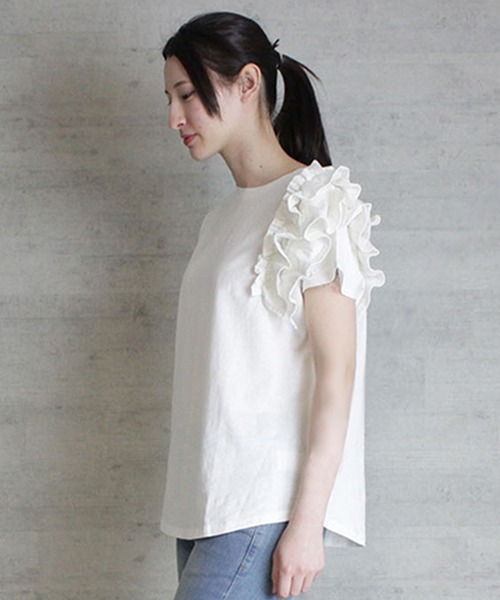 atONE(アットワン)の「atONE 片袖フリル デザインカットソー 半袖(Tシャツ/カットソー・レディース・ピンクベージュ/ブラック/ホワイト・4L~5L/M-L/LL~3L)」の6枚目の写真