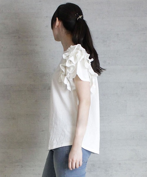 atONE(アットワン)の「atONE 片袖フリル デザインカットソー 半袖(Tシャツ/カットソー・レディース・ピンクベージュ/ブラック/ホワイト・4L~5L/M-L/LL~3L)」の7枚目の写真