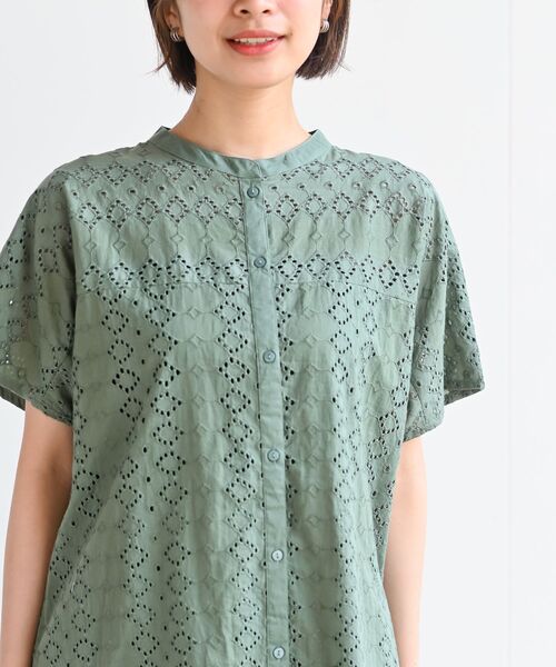 rps(アールピーエス)の「刺繍ブラウス(シャツ/ブラウス・レディース・グレイッシュベージュ/ブラック/オフホワイト/ライトカーキ・フリー)」の9枚目の写真
