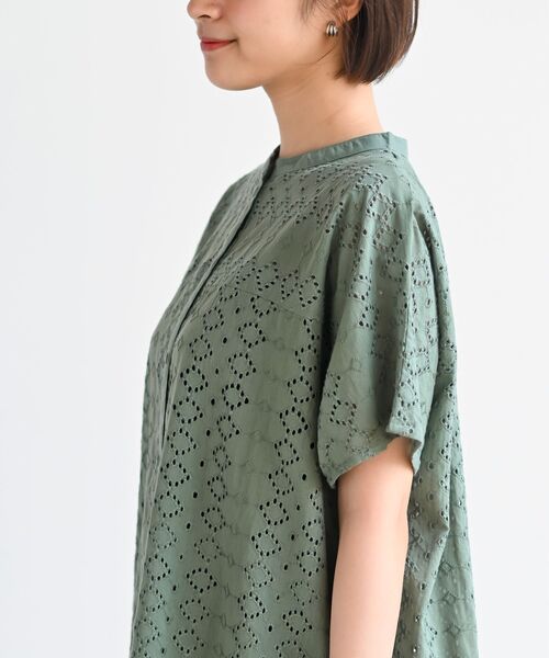 rps(アールピーエス)の「刺繍ブラウス(シャツ/ブラウス・レディース・グレイッシュベージュ/ブラック/オフホワイト/ライトカーキ・フリー)」の10枚目の写真