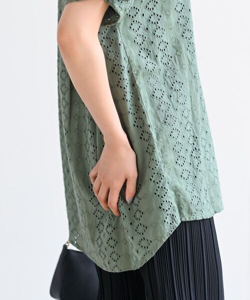 rps(アールピーエス)の「刺繍ブラウス(シャツ/ブラウス・レディース・グレイッシュベージュ/ブラック/オフホワイト/ライトカーキ・フリー)」の12枚目の写真