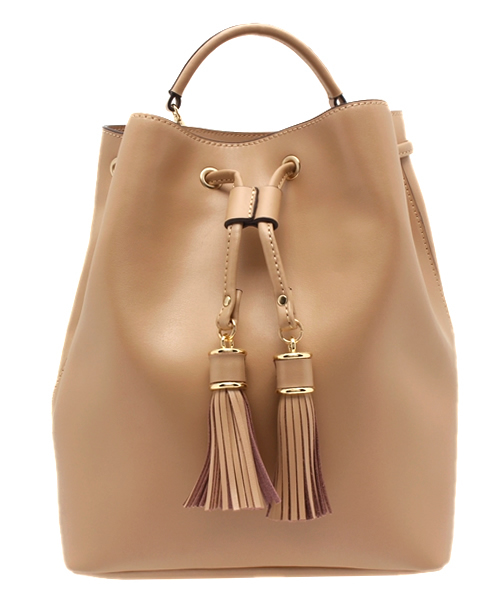 Ray BEAMS(レイビームス)の「LE VERNIS / レザー バケット バッグパック(バックパック/リュック・レディース・ブラック/ベージュ・ONE SIZE)」の14枚目の写真