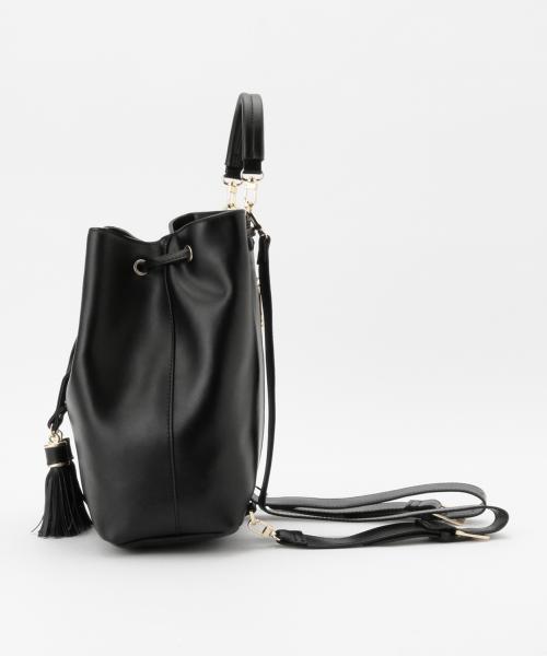 Ray BEAMS(レイビームス)の「LE VERNIS / レザー バケット バッグパック(バックパック/リュック・レディース・ブラック/ベージュ・ONE SIZE)」の5枚目の写真