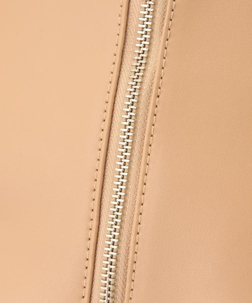 Ray BEAMS(レイビームス)の「LE VERNIS / レザー バケット バッグパック(バックパック/リュック・レディース・ブラック/ベージュ・ONE SIZE)」の11枚目の写真