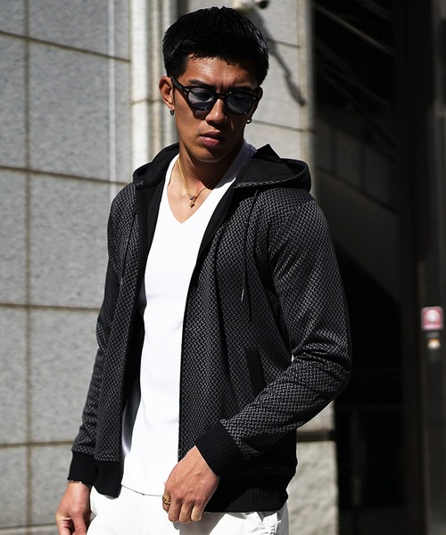 SOMEDIFF(サムディフ)の「【SOMEDIFF】総柄フルジップパーカー メンズ 薄手 モノトーン 軽量 ストレッチ フード 細身(パーカー・メンズ・ホワイト×ブラック/ホワイト/ブラック×グレー・L/XL/M)」の4枚目の写真