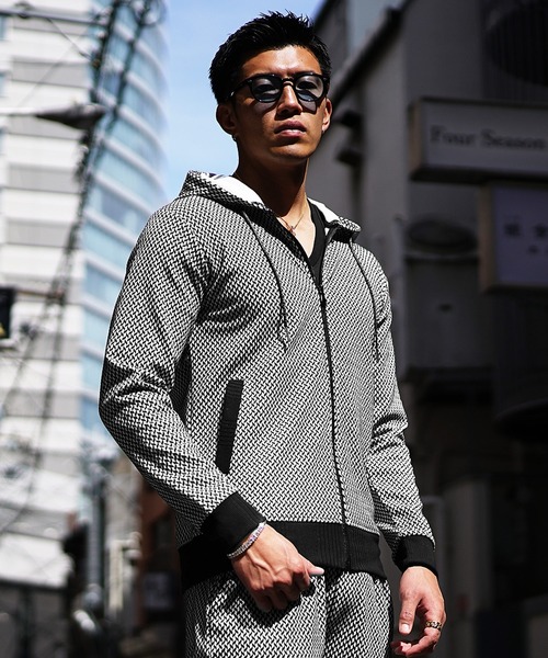 SOMEDIFF(サムディフ)の「【SOMEDIFF】総柄フルジップパーカー メンズ 薄手 モノトーン 軽量 ストレッチ フード 細身(パーカー・メンズ・ホワイト×ブラック/ホワイト/ブラック×グレー・L/XL/M)」の7枚目の写真