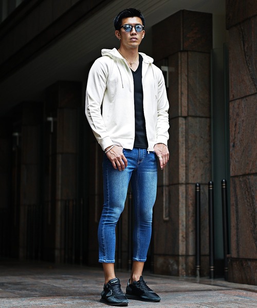 SOMEDIFF(サムディフ)の「【SOMEDIFF】総柄フルジップパーカー メンズ 薄手 モノトーン 軽量 ストレッチ フード 細身(パーカー・メンズ・ホワイト×ブラック/ホワイト/ブラック×グレー・L/XL/M)」の11枚目の写真